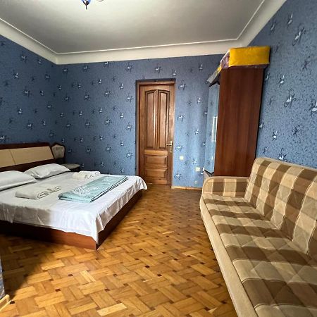 Twins Guest House Батуми Екстериор снимка