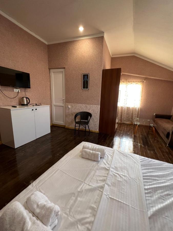 Twins Guest House Батуми Екстериор снимка