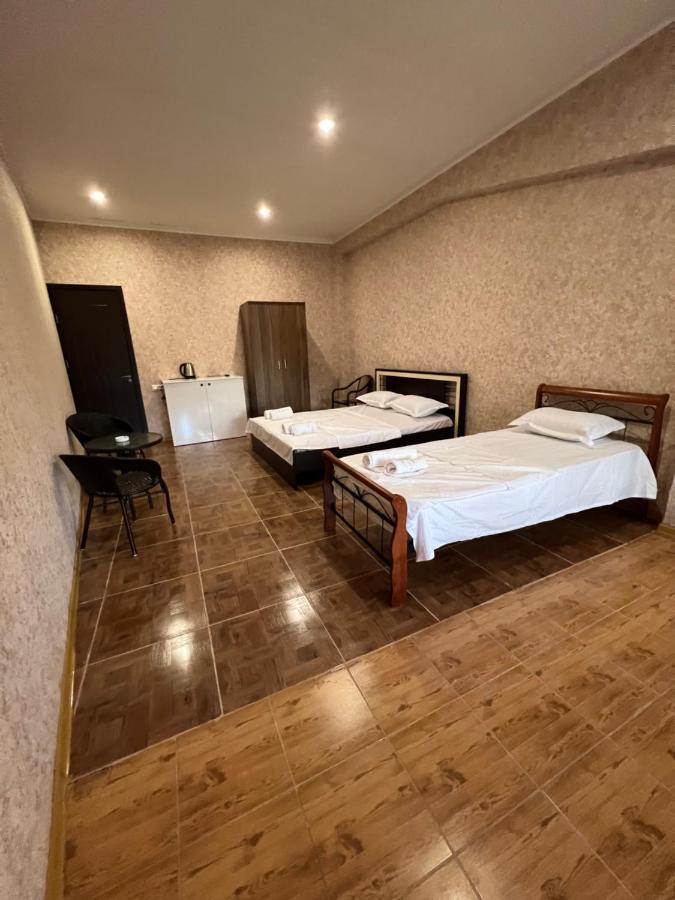 Twins Guest House Батуми Екстериор снимка
