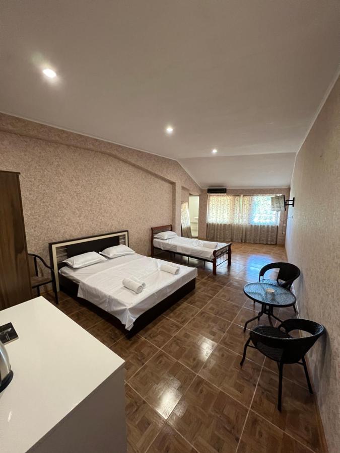 Twins Guest House Батуми Екстериор снимка