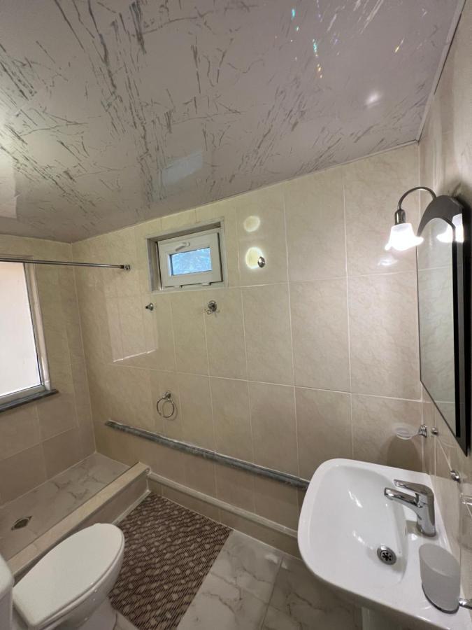 Twins Guest House Батуми Екстериор снимка