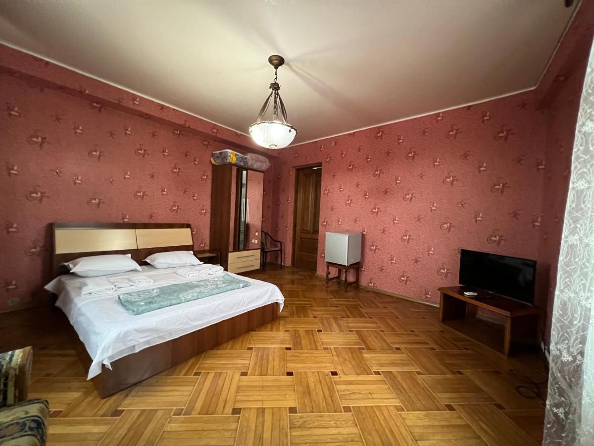Twins Guest House Батуми Екстериор снимка