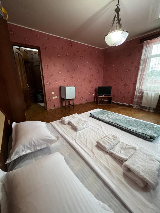 Twins Guest House Батуми Екстериор снимка