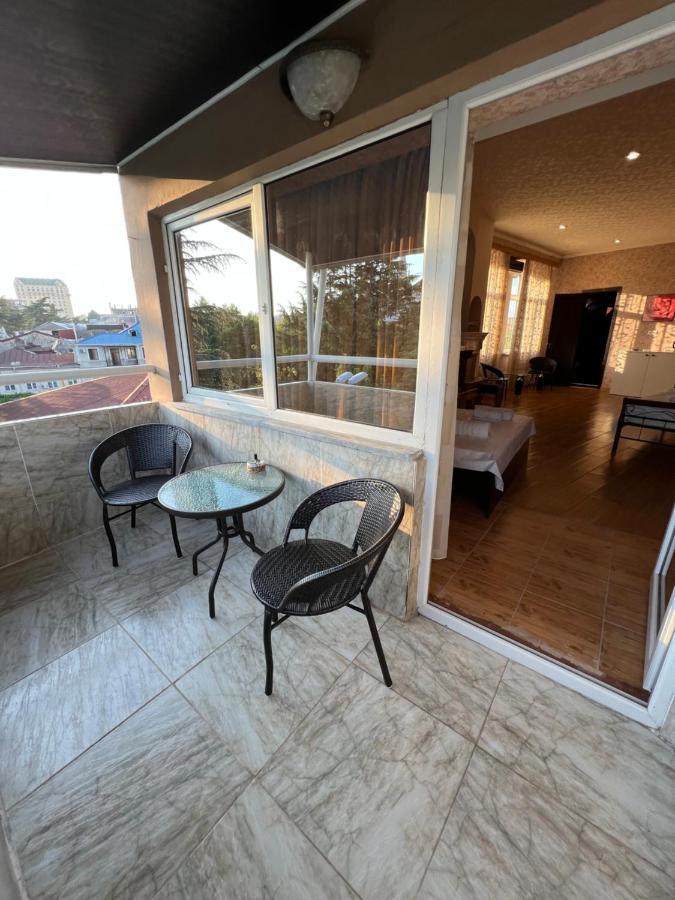Twins Guest House Батуми Екстериор снимка